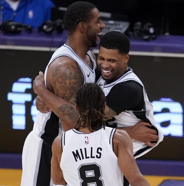 更是全年坚 更是全年坚